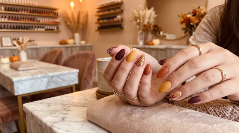 The Benefits of a Dip Powder Manicure